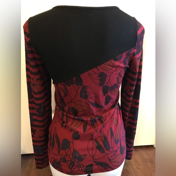 NWOT Tricotto Red Black Long Sleeve Design Top size Small - Picture 2 of 10